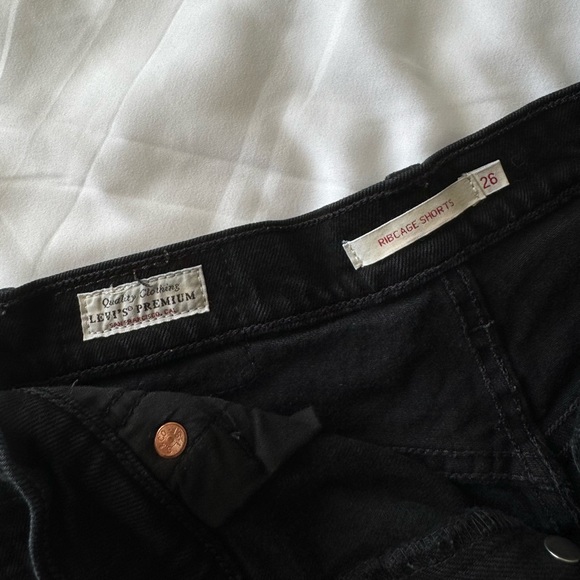 Levi’s Ribcage Short - Picture 4 of 5